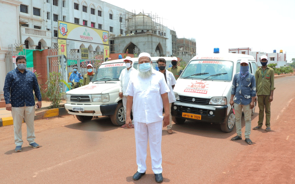 Shaheen Group of Institutions that over the year has worked tirelessly for the educational upliftment of the Bidar District has now come forward to contribute to society by playing its role in the fight against the deadly Coronavirus. At a time when the nation and the state are grappled by the dangerous second wave of COVID-19, Shaheen Group of Institutions have launched a free ambulance service to help people in distress during these unprecedented times. The Chairman of the organization, Dr. Abdul Qadeer flagged off the new ambulance service on Saturday. The service will have two ambulances with oxygen and will work 24x7 to help people. People will be able to avail the service any time of the day through call. The ambulances will take the patients to the Bidar Institute of Medical Sciences (BRIMS). The free ambulance service will also be operating on weekend curfews regulated by the state government. To avail service, people can call on +918884794444 or can contact the manager on +919164447975. Earlier, the Shaheen Group of Institutes had collaborated with the district administration in setting up two COVID-19 care centres comprising 400 beds for COVID patient